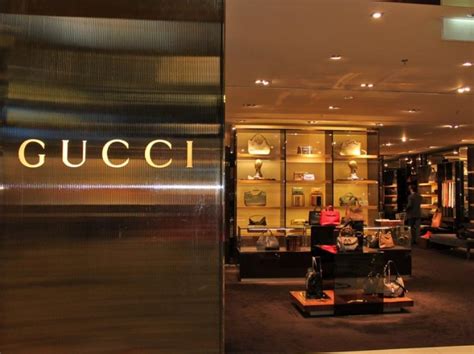 gucci tiếng việt